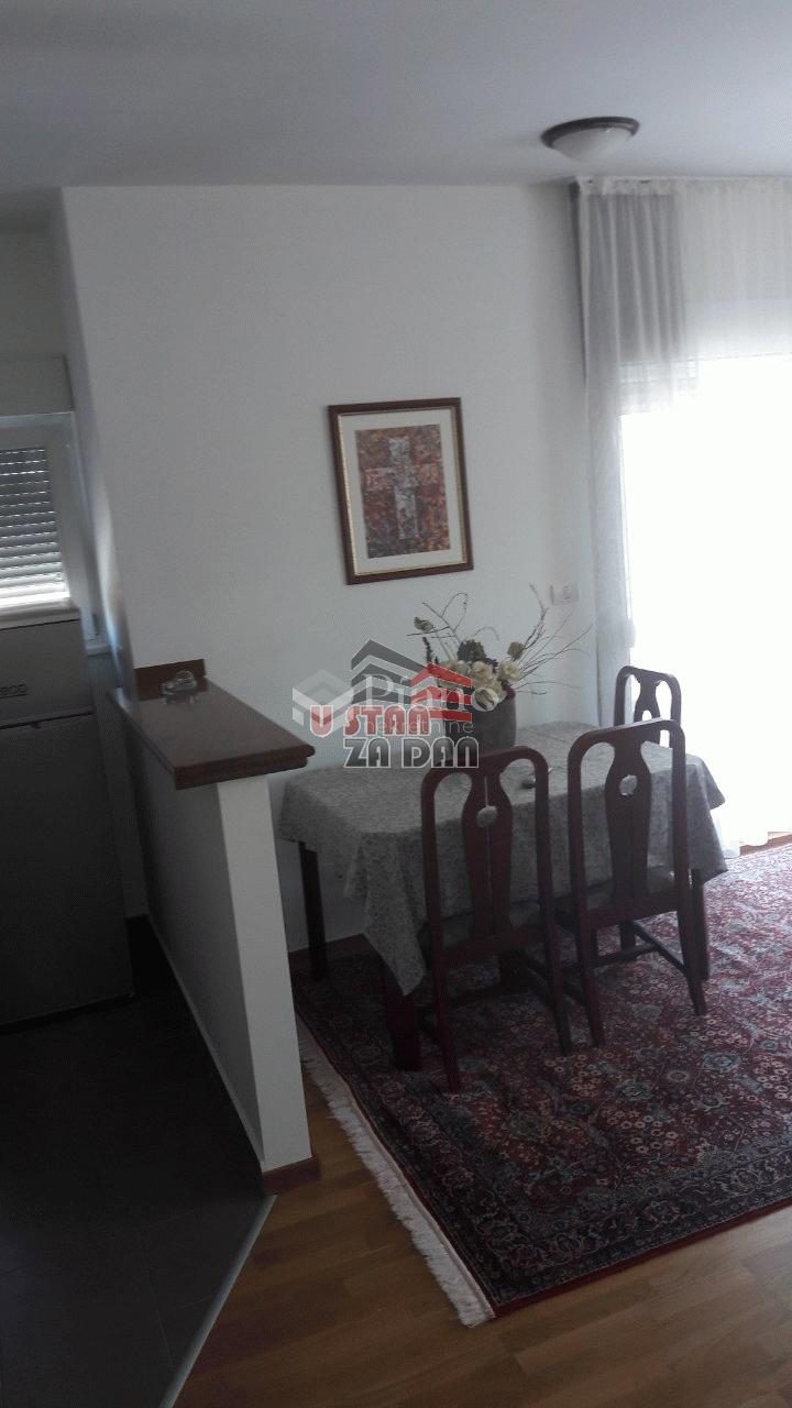 Jednosoban namješten stan u City kvartu